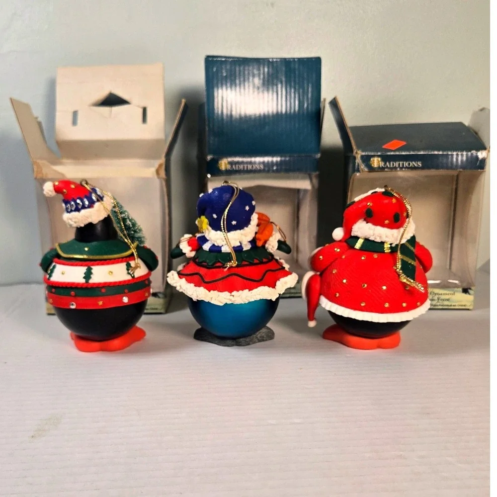 Traditions Collectible Christmas Ornaments 2‎ Penguin 1 cat Figure Set with Box